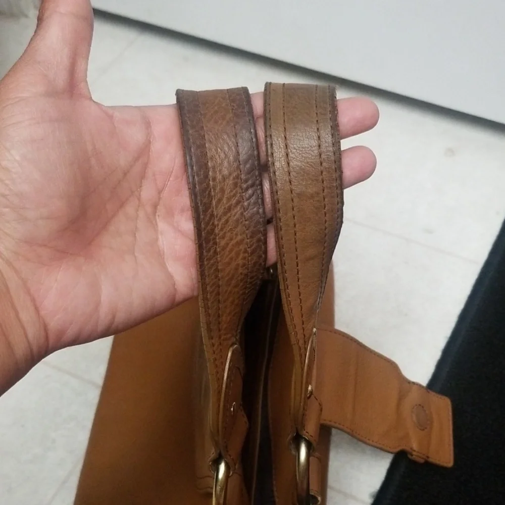Large/Med KENNETH COLE Leather Satchel Bag